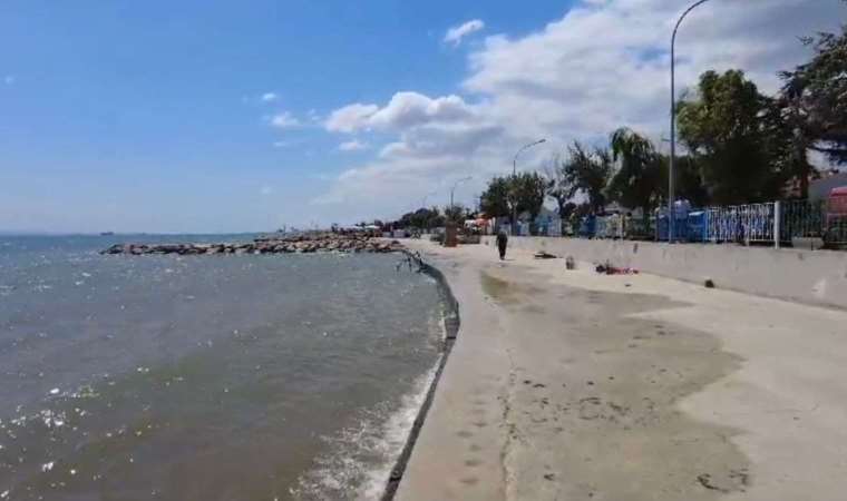 Olumsuz hava şartları nedeniyle Tekirdağ'da denize girmek yasaklandı