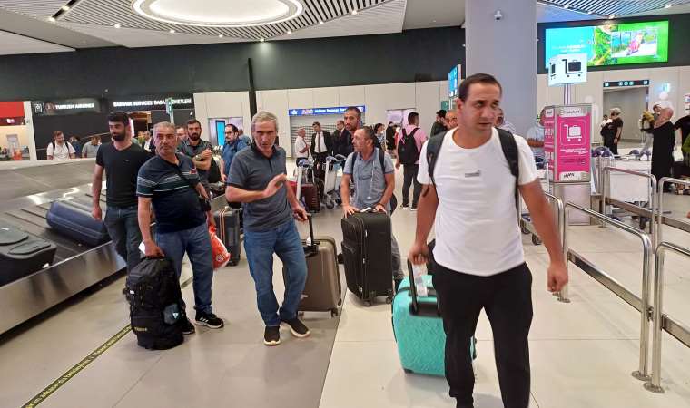 Nijer'deki Türk vatandaşları özel uçuşla Türkiye'ye getirildi