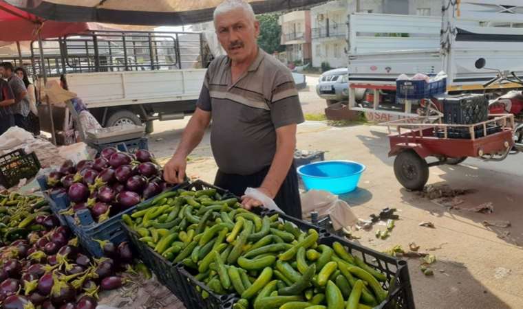 Semt pazarında emekli yurttaş isyan etti: ‘İnsansın canın istiyor, tek tek de satmıyorlar’