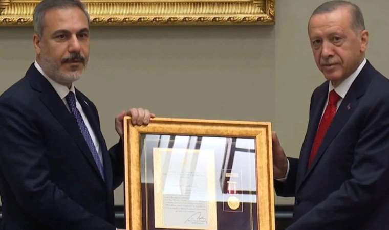 Cumhurbaşkanı Erdoğan’dan Fidan’a ‘üstün hizmet’ madalyası