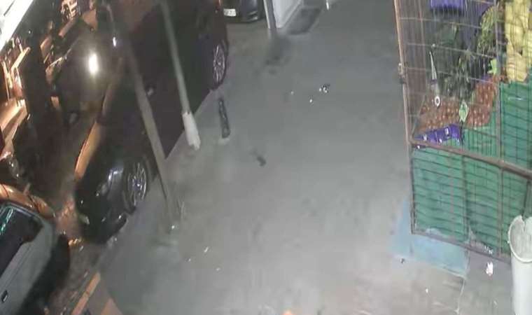 Zeytinburnu'nda silahlı saldırı: İşyerini kurşunladılar!