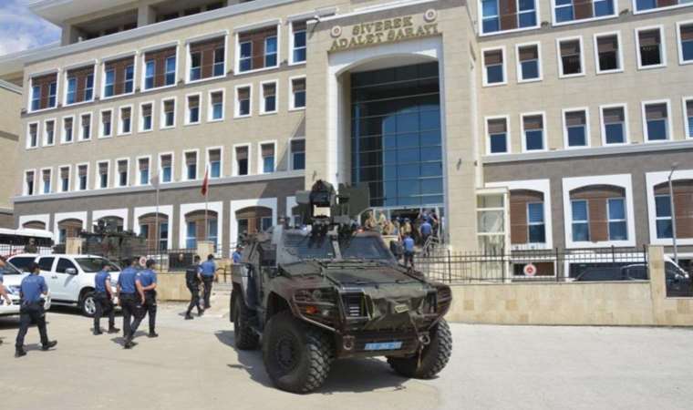 Komşusunu el bombasıyla tehdit etti: Evinden 2 el bombası çıktı