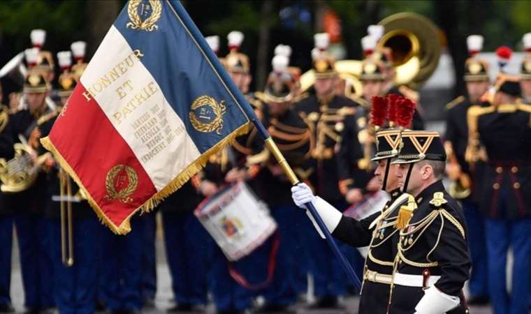 France stands ready to defend facilities in Niger amid rising tensions