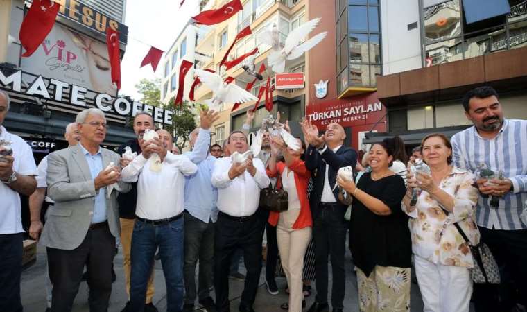 Konak’ta güvercinler barış umuduyla uçtu