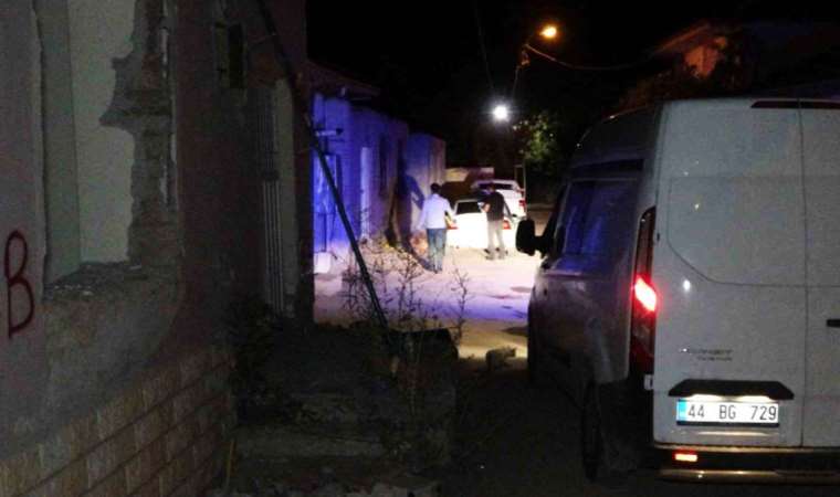 Malatya’da kan donduran vahşet: Boğazını bıçakla kesip 'canlı yayın' yaptı!