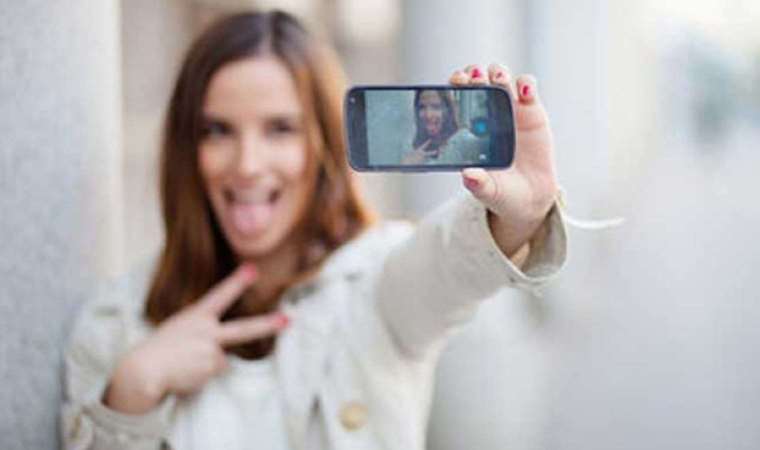 Neden Selfie Çekiyoruz?