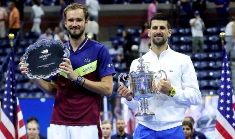 Sırp tenisçiden tarihi zafer