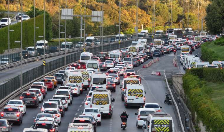 İstanbul'da okul trafiği erken başladı: Yoğunluk yüzde 50'yi aştı!