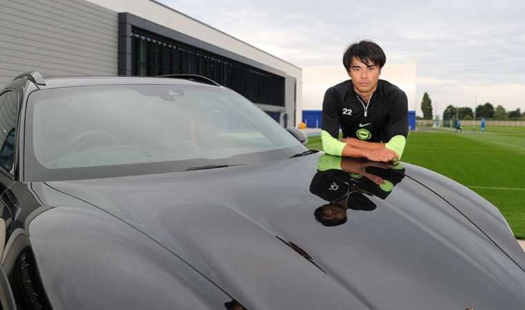 Brighton'da ayın oyuncusu seçilen Mitoma'ya sıra dışı hediye