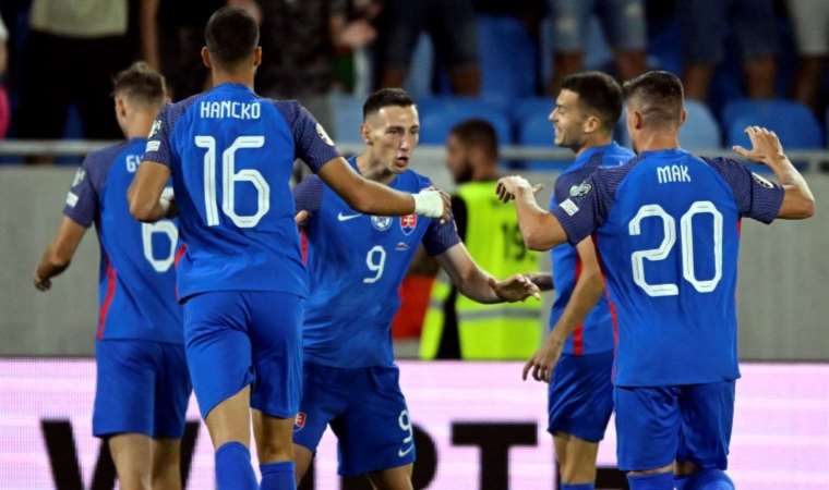 Slovakya 6 dakikada fişi çekti!