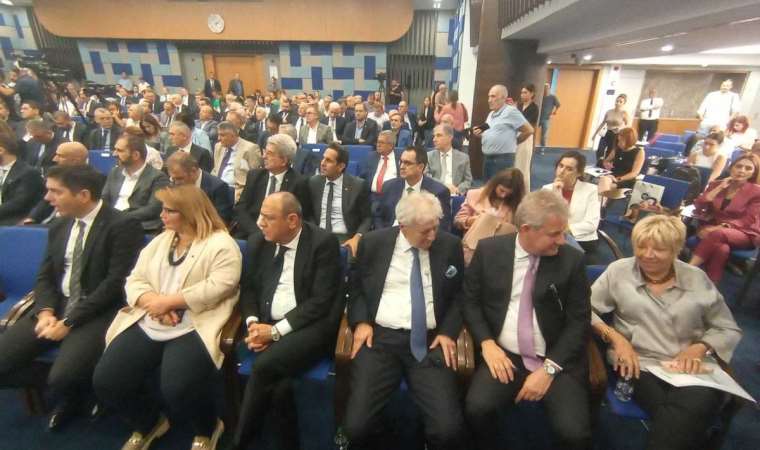 İzmir'de protokol krizi... Ev sahibi iş insanları ayakta kaldı
