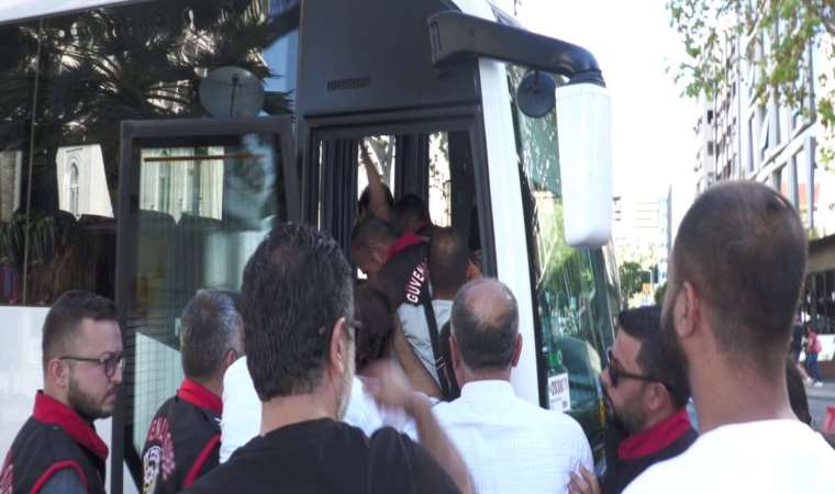 İzmir'de RTÜK protestosu: 10 gözaltı