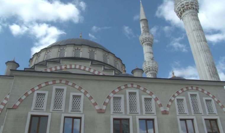 İstanbul’da bir bebek cami avlusuna bırakıldı