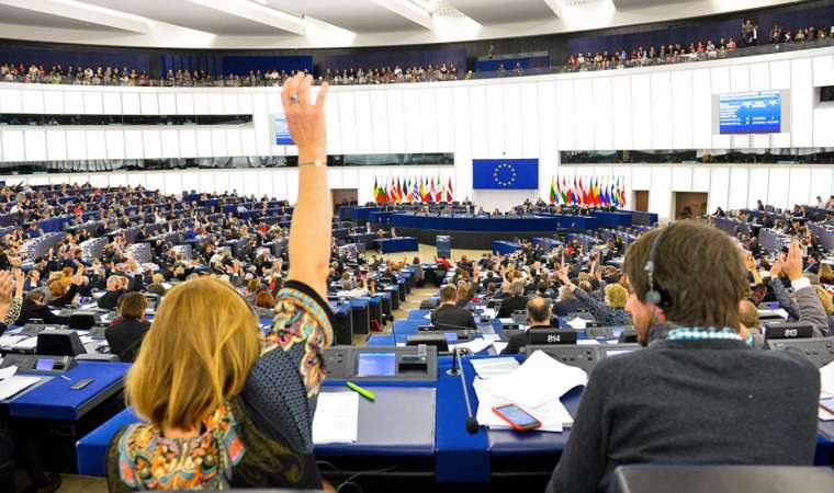 Avrupa Parlamentosu'nda Türkiye tartışması: AB üyeliği için açık çek verilmemelidir