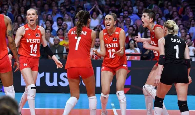 Hedef 2024 Paris Olimpiyat Oyunları... Filenin Sultanları'ndan rahat prova!