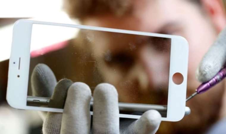 French watchdog halts iPhone 12 sales over too-high radiation - minister