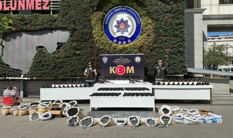 Suç örgütlerine göndereceklerdi... Silah kaçakçılarına büyük operasyon!