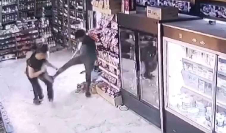 Yine bir tekel bayi... Bıçaklı sopalı kavga: 4 yaralı