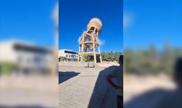 Depremde ağır hasar görmüştü: İş makinesiyle 15 saniyede yıkıldı