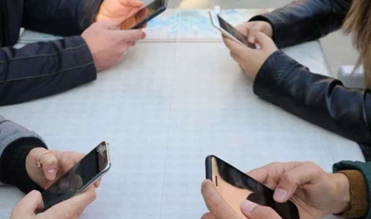 Öğrencilere vergisiz telefonda son durum... Bakan tarih verdi