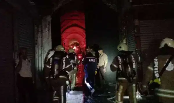 Son dakika... Kapalıçarşı'nın çatısında yangın çıktı