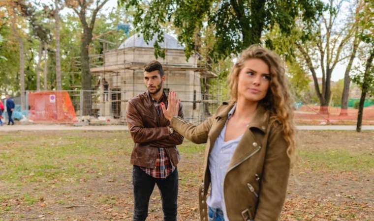 İlişkilerin ömrünü uzatmak için kaçınılması gereken 9 cümle