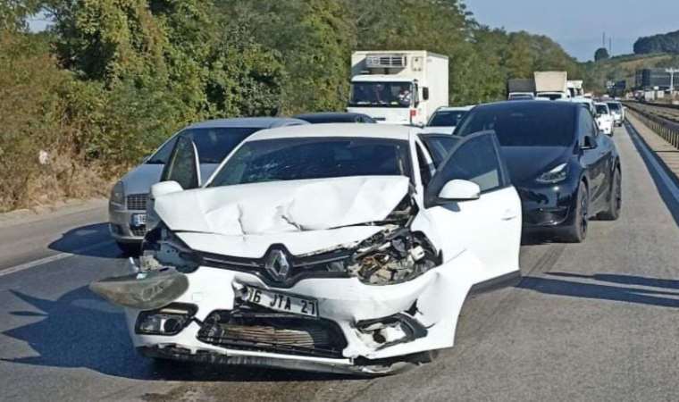 Bursa'da iki otomobil çarpıştı: 7 yaralı