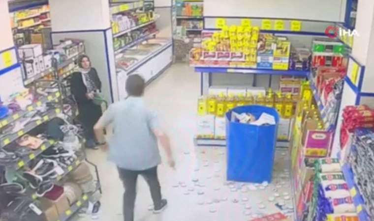 Beylikdüzü'nde zincir markette dehşet: Arkadaşını korumaya çalışırken bıçaklandı!