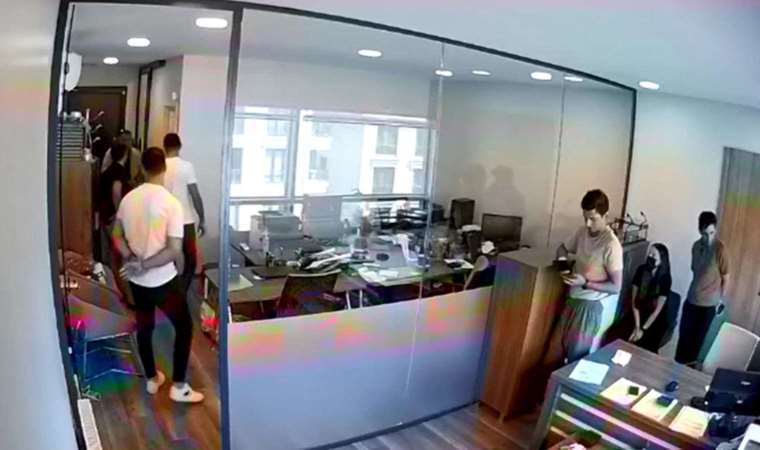 İş insanını tehdit edip 49 bin Euro'sunu aldılar