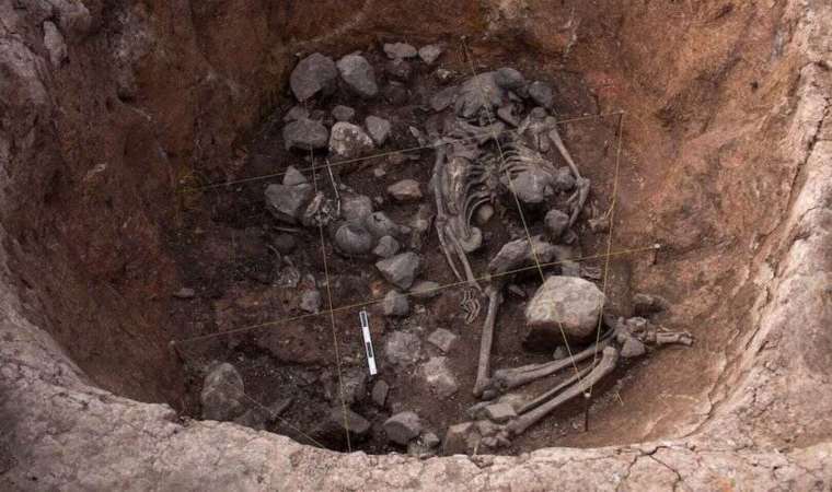 Peru'da 'gizemli' rahip mezarı keşfi: İnsan kemiğinden yapılan aksesuarlar ile birlikte bulundu