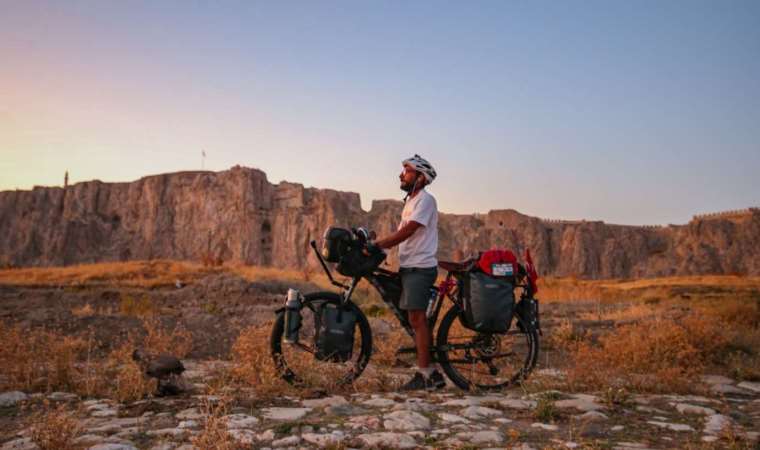 Kanserden hayatını kaybeden annesi anısına bisikletiyle dünyayı dolaşacak!