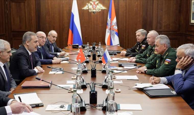 Turkish Foreign Minister discusses regional issues with Russian officials in Moscow