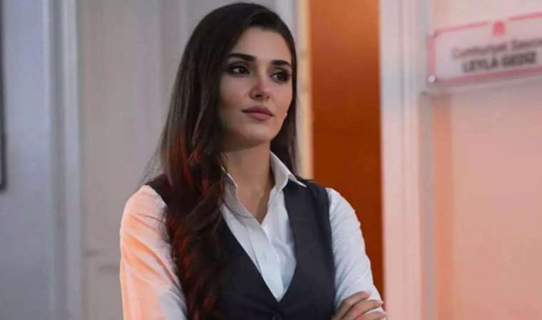 'Bambaşka Biri' dizisindeki oyunculuğu eleştirilen Hande Erçel'e yönetmeninden övgü