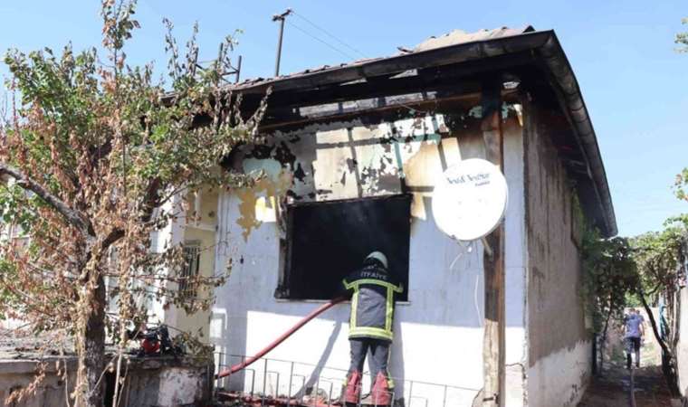 Ev sahibiyle tartıştı: Evi yakıp kaçtı!