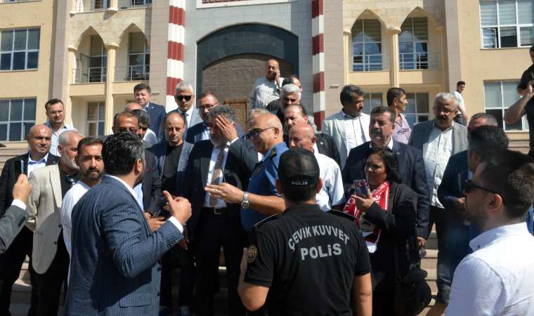 Muhsin Yazıcıoğlu davası 2024'e ertelendi: Duruşma çıkışında gerginlik