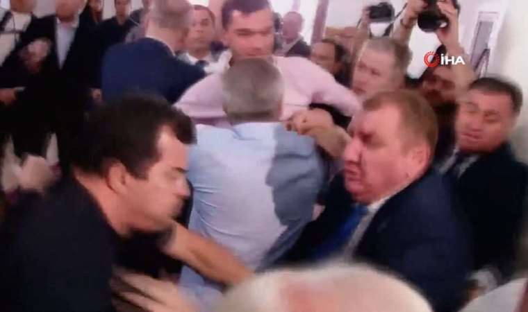 Parlamentoda 'Rus ajanı - ABD ajanı' kavgası çıktı