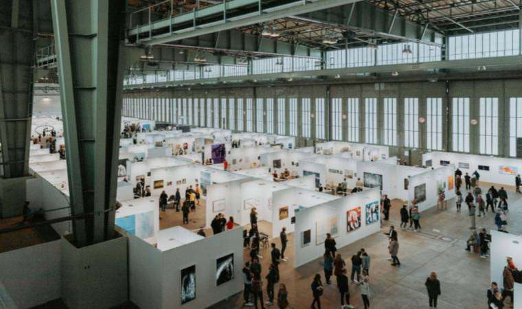 Berlin'de sanat bombardımanı