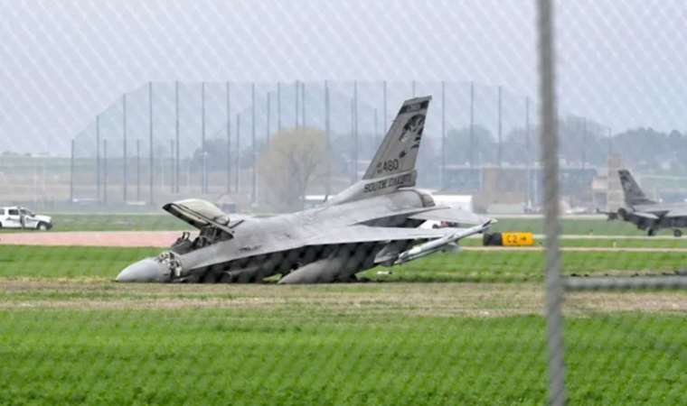 Güney Kore’ye ait savaş uçağı düştü