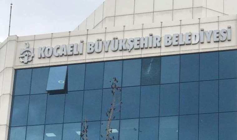 En borçlu belediye lise öğrencilerini Umre'ye götürüyor