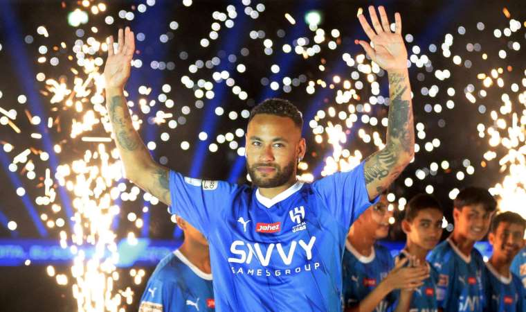 Suudi Arabistan'da futbol kulüplerinin milyarlarca dolarlık transfer çılgınlığının arkasında ne var?