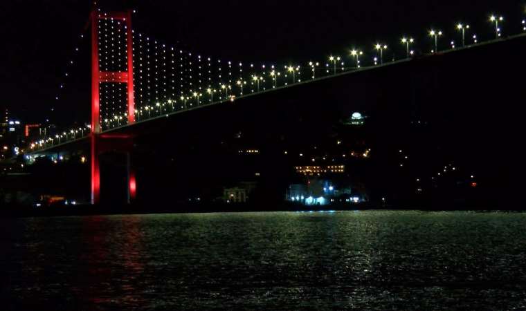 Ukrayna'dan yola çıkan tahıl gemisi 'Resilient Africa' İstanbul Boğazı'ndan geçti