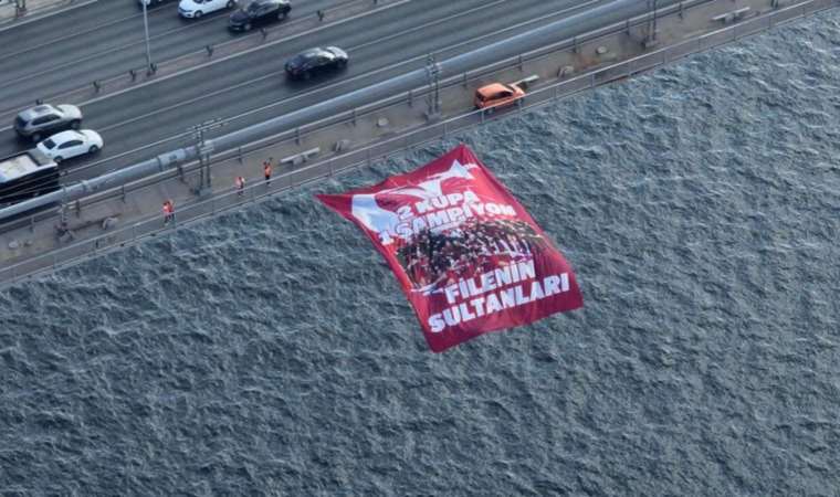 Filenin Sultanları'nın şampiyonluk bayrağı köprülere asıldı