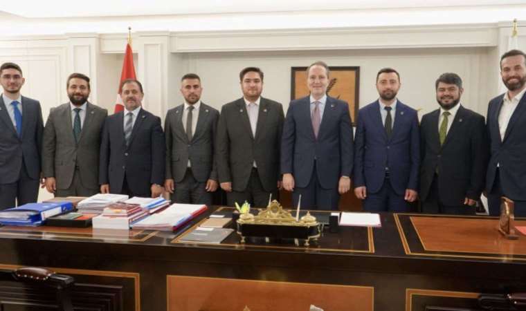 AKP'li 3 meclis üyesi istifa ederek Yeniden Refah Partisi'ne geçti