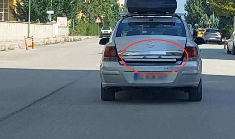 Kapanmayan bagaj için tehlikeli 'çözüm': Çocuğu içine oturttu!