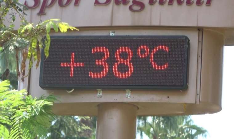 Eylül ayında termometreler 38 dereceyi gösterdi: Adana'da caddeler boş kaldı!