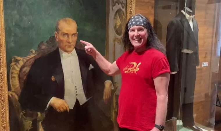 Dünyaca ünlü rock grubunun solistinden İstanbul ve Atatürk'e övgü