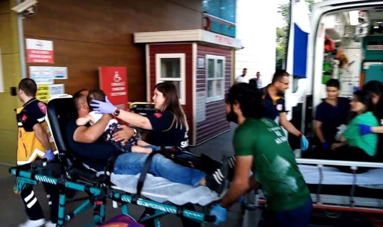 Bursa’da iki otomobil kafa kafaya çarpıştı: 1’i bebek 6 kişi yaralandı