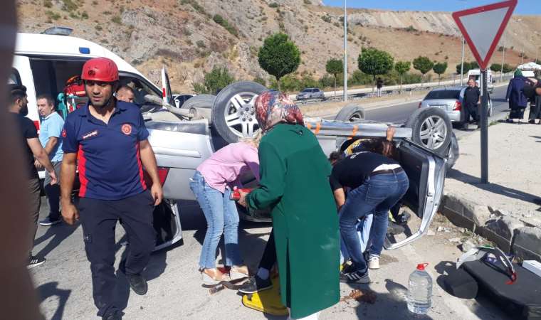 Tokat’ta korkunç kaza... Otomobil takla attı: Aynı aileden 1 çocuk öldü, 4 yaralı