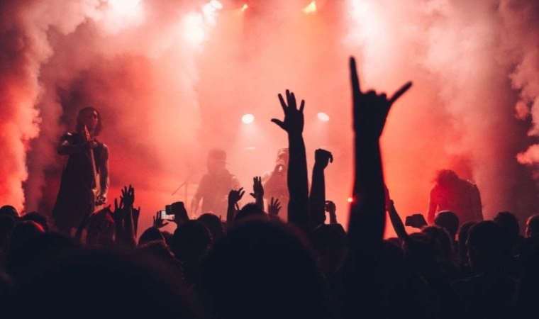 Z kuşağı hastalık izni alıp konsere gitmeye daha yatkın