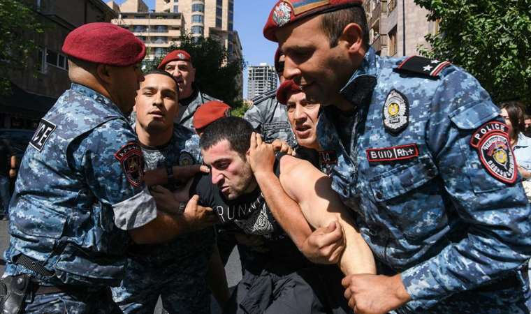 Eski Ermenistan Cumhurbaşkanı Koçaryan'ın oğlunun hapiste olduğu ortaya çıktı